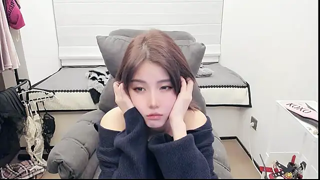 Snapshot of bbtt544 chatting on 10/17/25, 03:03 bbtt544 online show from 10/17/25, 03:03