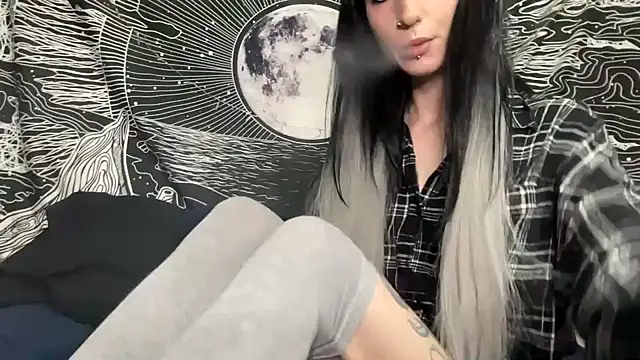 Snapshot of MissMidnightUK chatting on 02/10/25, 12:19 MissMidnightUK online show from 02/10/25, 12:19