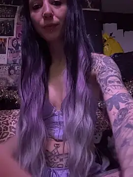 Snapshot of MissMidnightUK chatting on 12/05/25, 12:08 MissMidnightUK online show from 12/05/25, 12:08