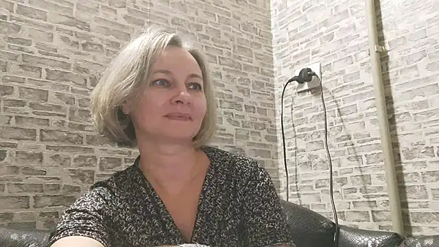 EdithManning online show from 12/17/24, 02:55