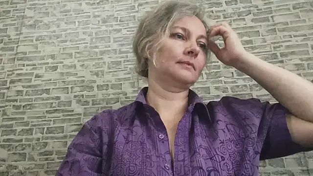 Snapshot of EdithManning chatting on 10/27/25, 07:23 EdithManning online show from 10/27/25, 07:23