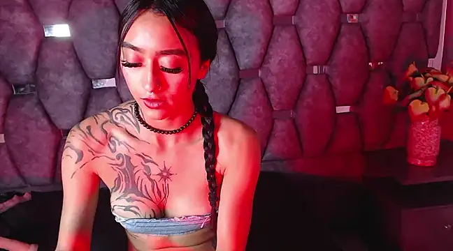 Miaa Thopmson online show from 12/23/24, 07:41