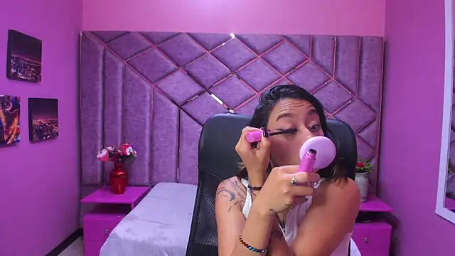 Miaa Thopmson online show from 12/01/25, 03:06