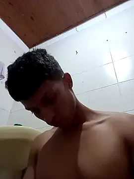 Snapshot of wolf_james123 chatting on 01/14/25, 05:08 wolf james123 online show from 01/14/25, 05:08