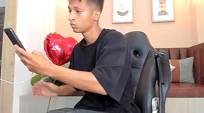 Snapshot of wolf_james123 chatting on 02/12/25, 01:59 wolf james123 online show from 02/12/25, 01:59