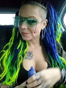 Snapshot of EdgesOfReality chatting on 11/04/25, 07:29 EdgesOfReality online show from 11/04/25, 07:29