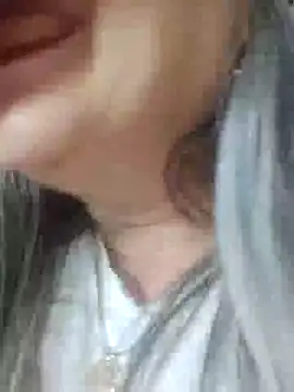 Snapshot of miisevvie_ chatting on 03/04/25, 02:06 miisevvie online show from 03/04/25, 02:06