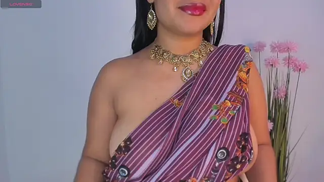 Snapshot of shara_queen1 chatting on 11/13/25, 03:27 shara queen1 online show from 11/13/25, 03:27