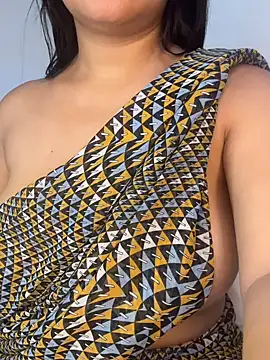 Snapshot of shara_queen1 chatting on 11/22/25, 01:59 shara queen1 online show from 11/22/25, 01:59