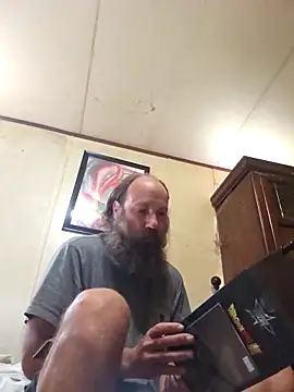 Snapshot of Beyond1978 chatting on 10/04/25, 04:27 Beyond1978 online show from 10/04/25, 04:27