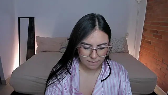charlotte blass online show from 01/24/25, 02:07