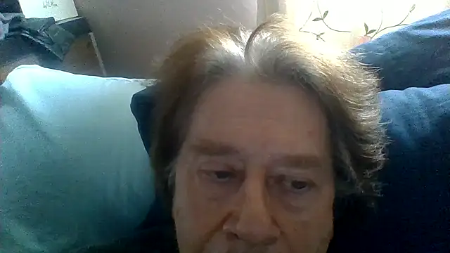 Snapshot of frankie7inch chatting on 06/26/26, 06:01 frankie7inch online show from 06/26/26, 06:01