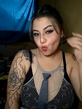 Snapshot of iDogrose21 chatting on 11/12/25, 11:36 iDogrose21 online show from 11/12/25, 11:36