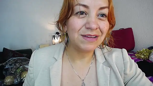 Snapshot of Delilah_Belmont chatting on 12/08/24, 11:40 Delilah Belmont online show from 12/08/24, 11:40