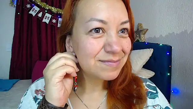 Snapshot of Delilah_Belmont chatting on 12/23/24, 08:14 Delilah Belmont online show from 12/23/24, 08:14