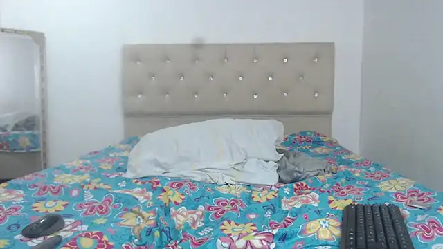 Snapshot of CorinaSmith28 chatting on 12/04/24, 01:36 CorinaSmith28 online show from 12/04/24, 01:36