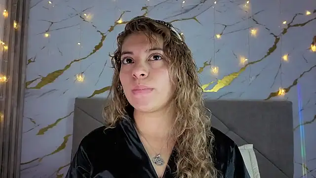 Snapshot of agatha_97_ chatting on 09/19/25, 03:41 agatha 97 online show from 09/19/25, 03:41