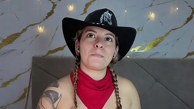 Snapshot of agatha_97_ chatting on 09/27/25, 03:44 agatha 97 online show from 09/27/25, 03:44