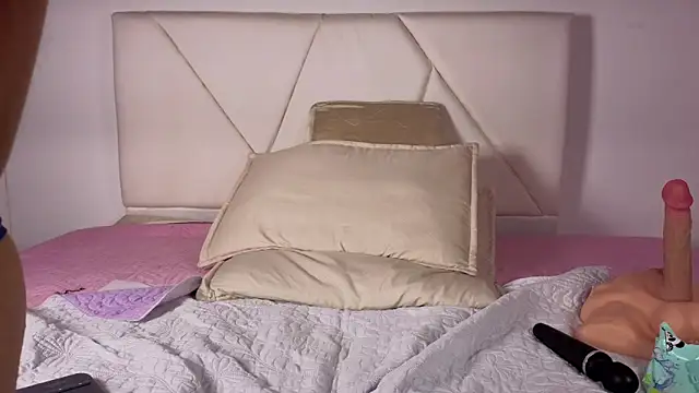 Snapshot of agatha_97_ chatting on 10/12/25, 11:20 agatha 97 online show from 10/12/25, 11:20