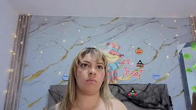 Snapshot of agatha_97_ chatting on 10/25/25, 03:47 agatha 97 online show from 10/25/25, 03:47