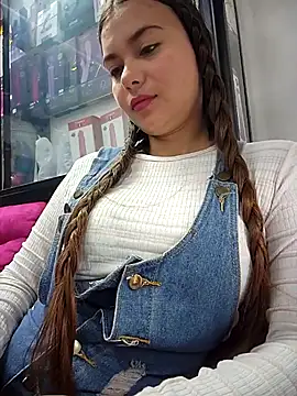 Snapshot of rapunzel069 chatting on 12/02/25, 01:28 rapunzel069 online show from 12/02/25, 01:28