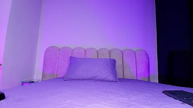 Snapshot of mia_stanfort chatting on 11/24/25, 07:13 mia stanfort online show from 11/24/25, 07:13