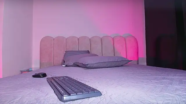 Snapshot of mia_stanfort chatting on 11/28/25, 07:16 mia stanfort online show from 11/28/25, 07:16