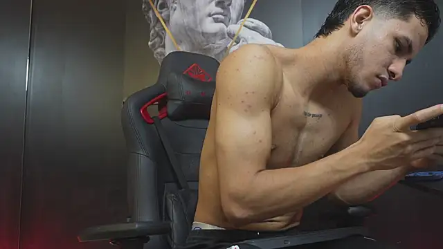 Snapshot of JakeMoxley chatting on 12/03/25, 12:47 JakeMoxley online show from 12/03/25, 12:47