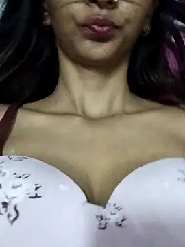 Snapshot of Aaliya_Love chatting on 03/02/25, 11:39 Aaliya Love online show from 03/02/25, 11:39