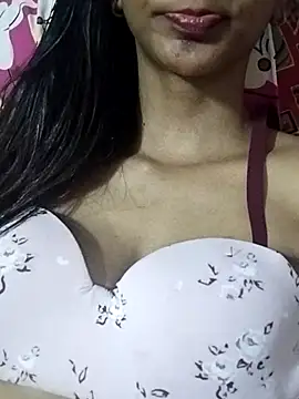 Snapshot of Aaliya_Love chatting on 03/06/25, 03:02 Aaliya Love online show from 03/06/25, 03:02