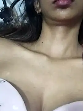 Snapshot of Aaliya_Love chatting on 03/19/25, 01:51 Aaliya Love online show from 03/19/25, 01:51