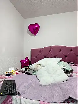 Snapshot of Melinaa-sex chatting on 12/04/25, 10:13 Melinaa-sex online show from 12/04/25, 10:13