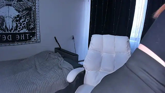 MelissaBryant online show from 03/10/25, 05:11