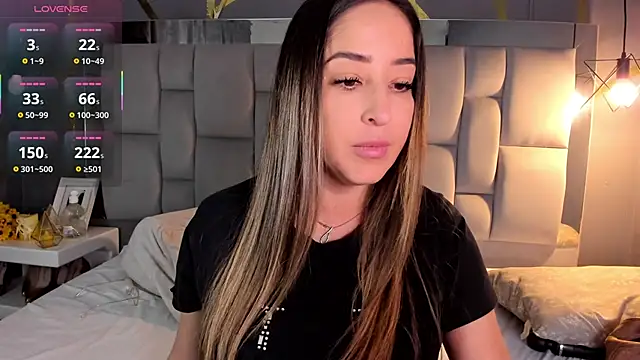 Snapshot of AliceSteel12 chatting on 10/28/25, 11:18 AliceSteel12 online show from 10/28/25, 11:18