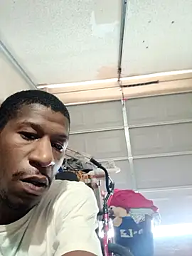 Snapshot of willywonka7793 chatting on 03/10/25, 03:52 willywonka7793 online show from 03/10/25, 03:52