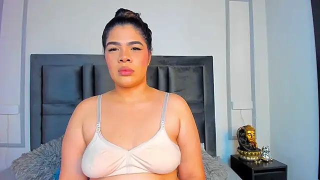 Snapshot of EmmaBecket2 chatting on 01/07/25, 03:35 EmmaBecket2 online show from 01/07/25, 03:35