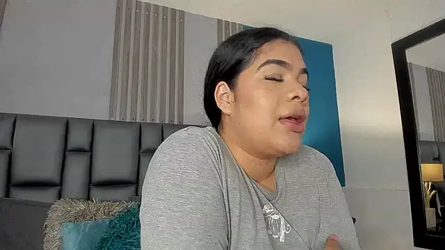 Snapshot of EmmaBecket2 chatting on 01/15/25, 07:26 EmmaBecket2 online show from 01/15/25, 07:26