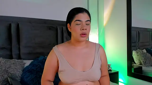 Snapshot of EmmaBecket2 chatting on 01/17/25, 03:55 EmmaBecket2 online show from 01/17/25, 03:55