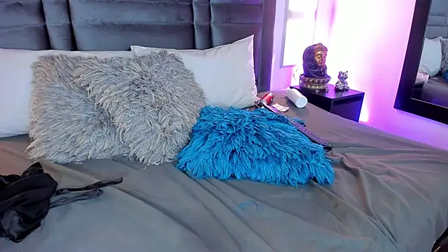 Snapshot of EmmaBecket2 chatting on 02/11/25, 09:42 EmmaBecket2 online show from 02/11/25, 09:42