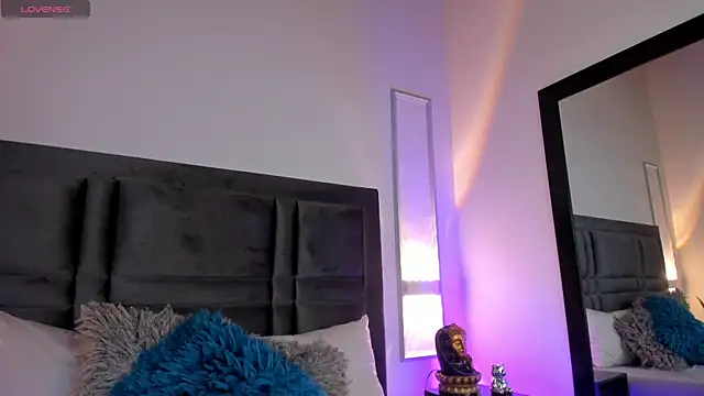 Snapshot of EmmaBecket2 chatting on 02/17/25, 03:47 EmmaBecket2 online show from 02/17/25, 03:47