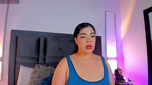 Snapshot of EmmaBecket2 chatting on 02/18/25, 03:21 EmmaBecket2 online show from 02/18/25, 03:21