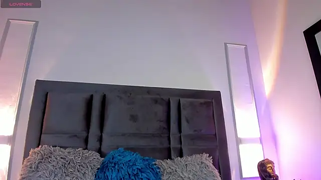 Snapshot of EmmaBecket2 chatting on 02/19/25, 04:12 EmmaBecket2 online show from 02/19/25, 04:12