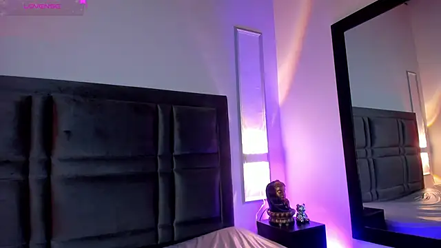 Snapshot of EmmaBecket2 chatting on 03/05/25, 04:02 EmmaBecket2 online show from 03/05/25, 04:02