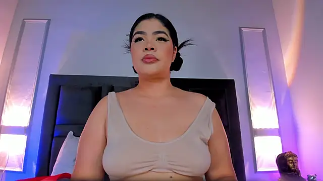 Snapshot of EmmaBecket2 chatting on 03/15/25, 04:35 EmmaBecket2 online show from 03/15/25, 04:35