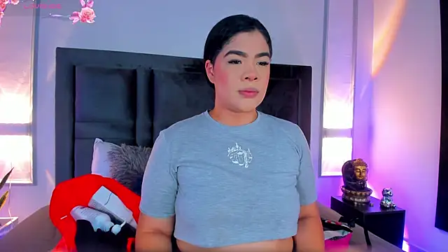 Snapshot of EmmaBecket2 chatting on 03/19/25, 04:14 EmmaBecket2 online show from 03/19/25, 04:14