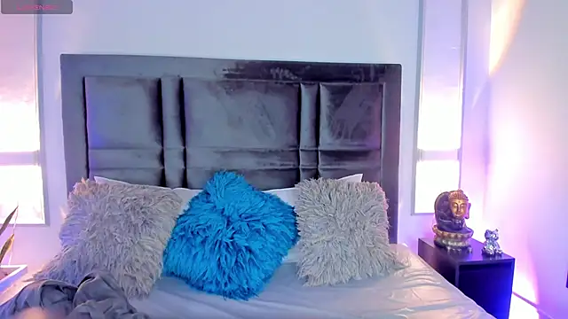 Snapshot of EmmaBecket2 chatting on 03/20/25, 04:18 EmmaBecket2 online show from 03/20/25, 04:18