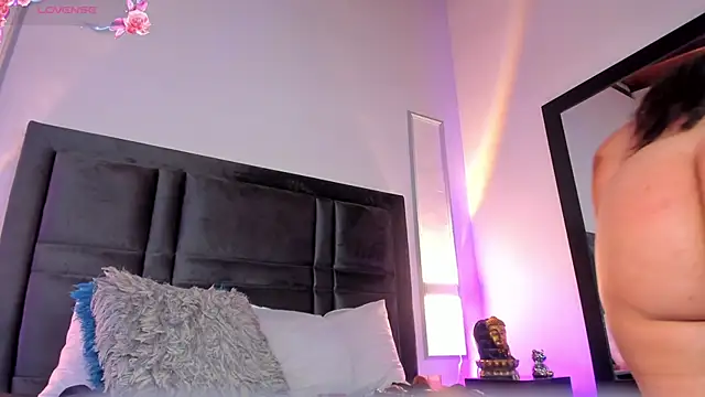 Snapshot of EmmaBecket2 chatting on 03/22/25, 07:04 EmmaBecket2 online show from 03/22/25, 07:04