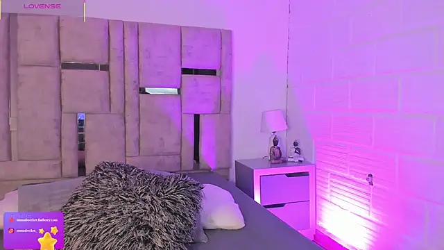 Snapshot of EmmaBecket2 chatting on 10/10/25, 01:10 EmmaBecket2 online show from 10/10/25, 01:10