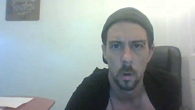 Snapshot of CrookedMisterniceguy chatting on 05/20/26, 04:35 CrookedMisterniceguy online show from 05/20/26, 04:35