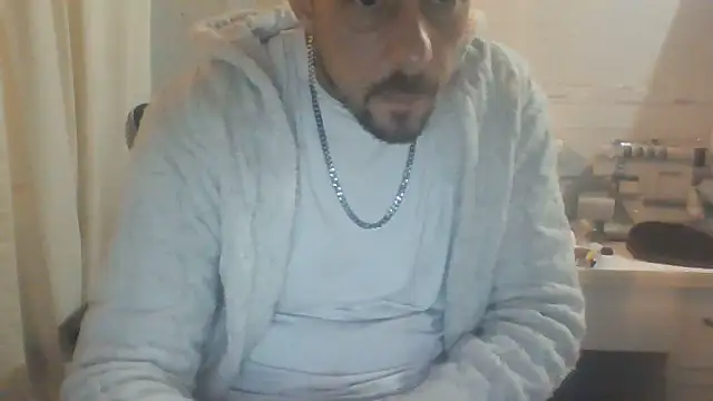 Snapshot of CrookedMisterniceguy chatting on 05/21/26, 06:42 CrookedMisterniceguy online show from 05/21/26, 06:42